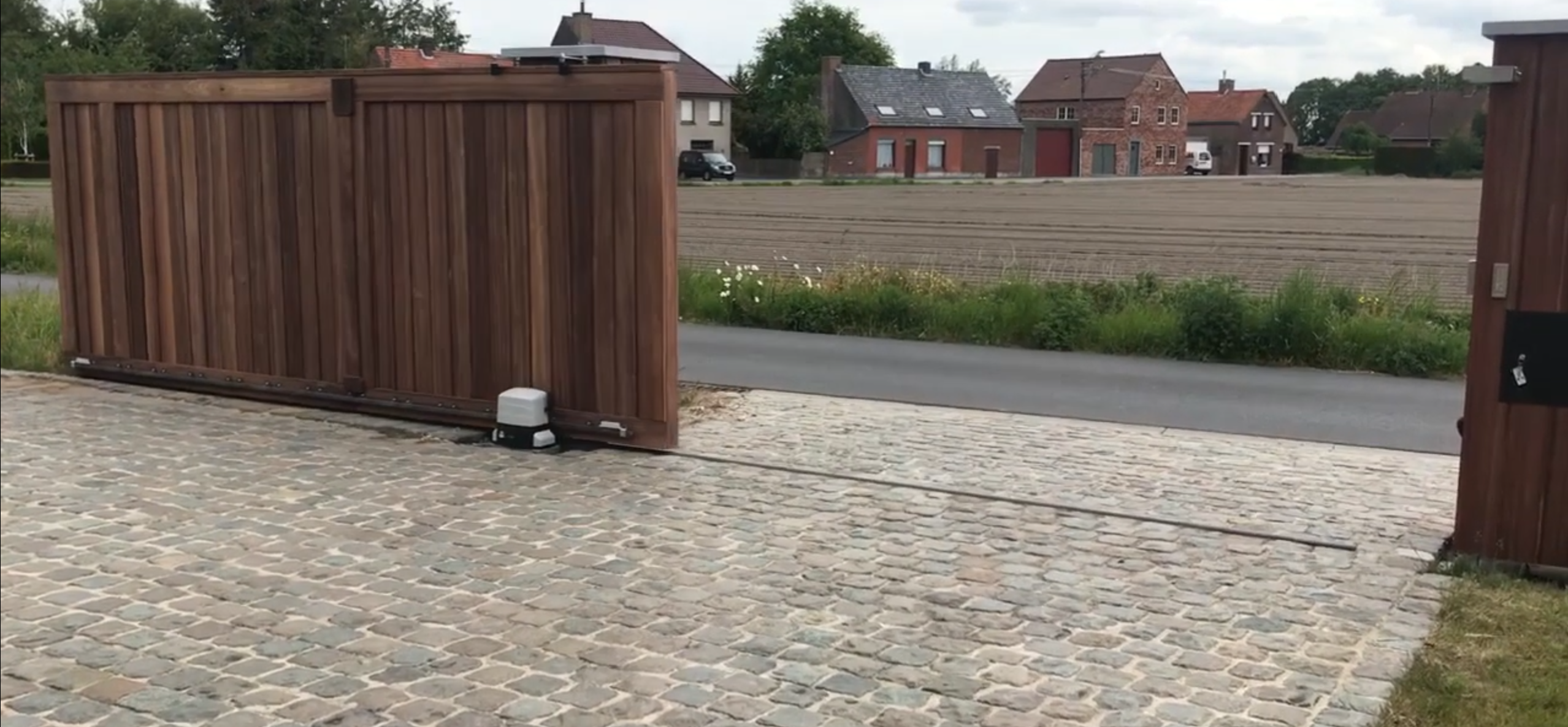 Відео Roger Technology R30/1204